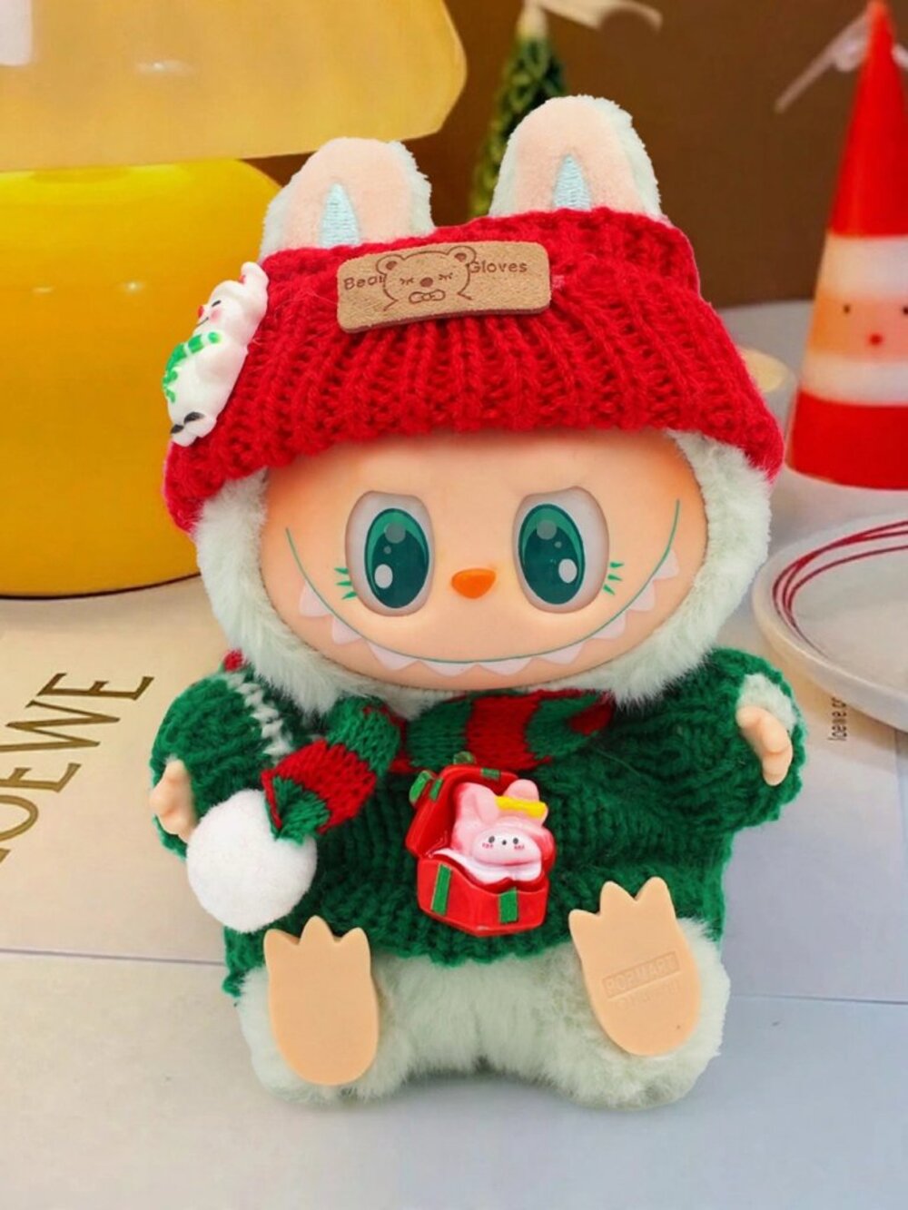 Labubu 17cm Doll Outfit – Green Christmas Knit Set, Gift Box Brooch